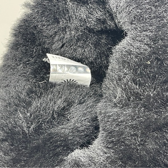 UGG Classic II Short Black 1016223-BLK - Picture 16 of 16